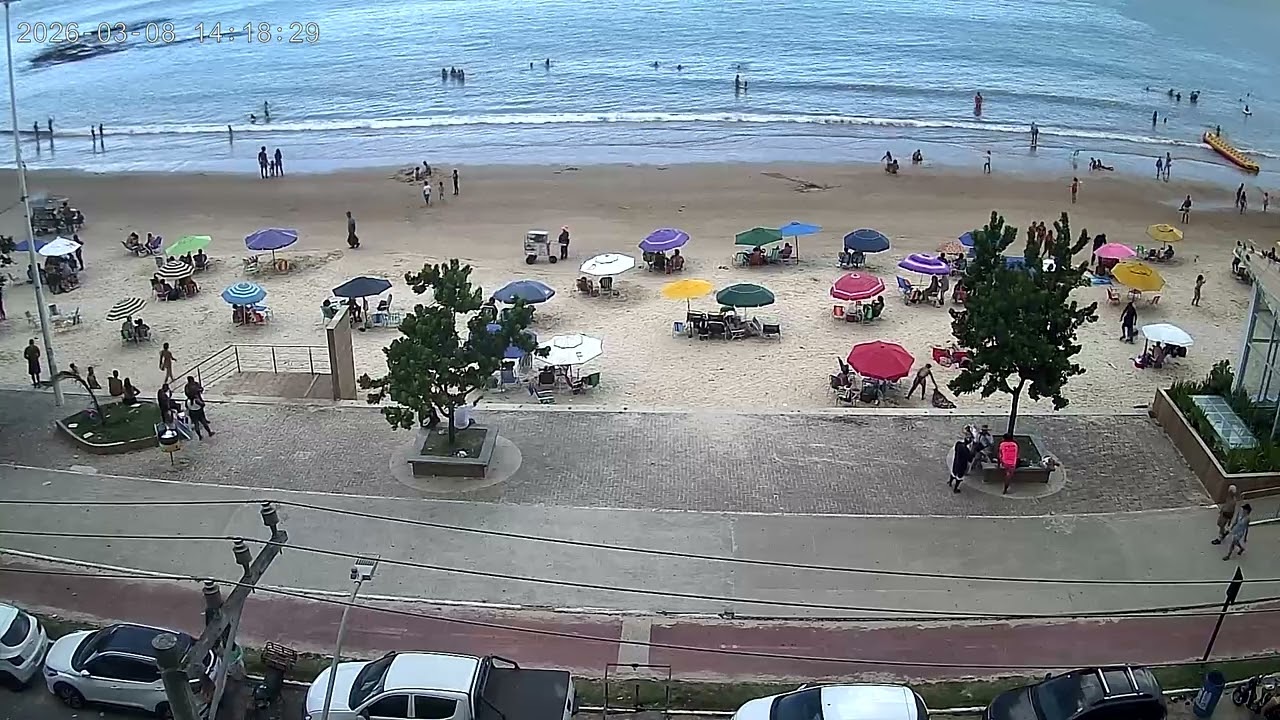 🔵🏖️ Praia do Morro — Domingo 08/03/2026 em Guarapari ES às 14:16. CÂMERA FIXA. 