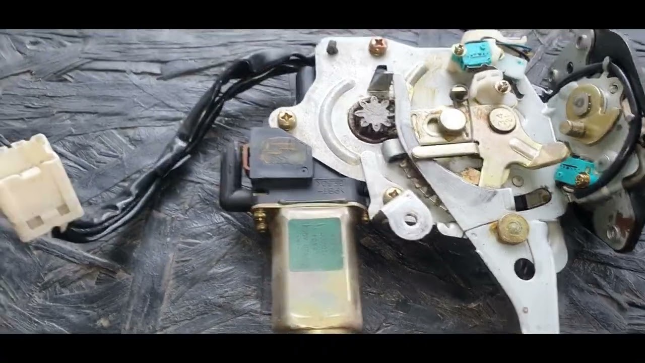 Ремонт замка багажника Infiniti FX 1-поколение. Repair of the trunk lock Infiniti FX 1-generation.