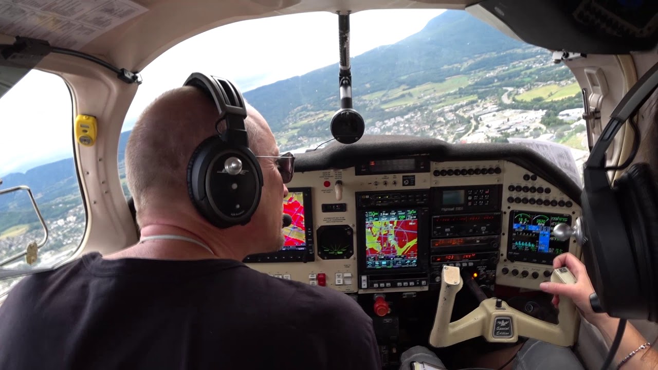 Popular in France: N228RM flies a VPT approach in Chambéry (LFLB)