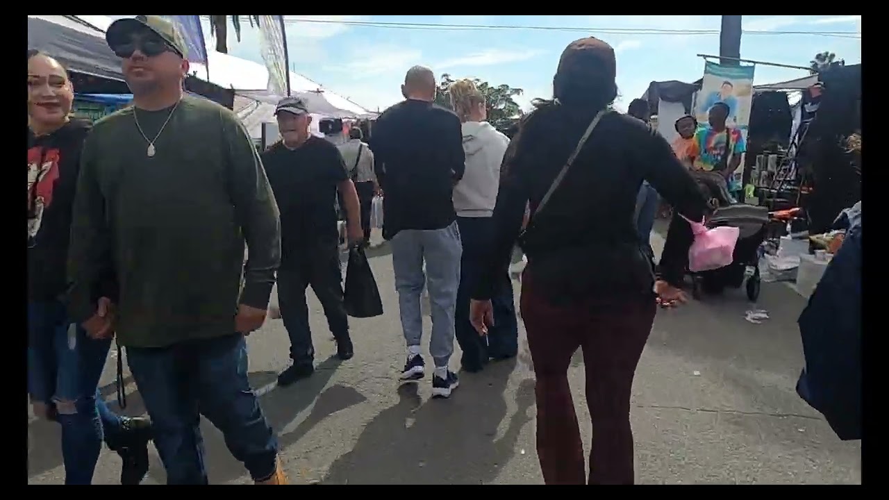 aqui caminando y saludando la gente en spring valley