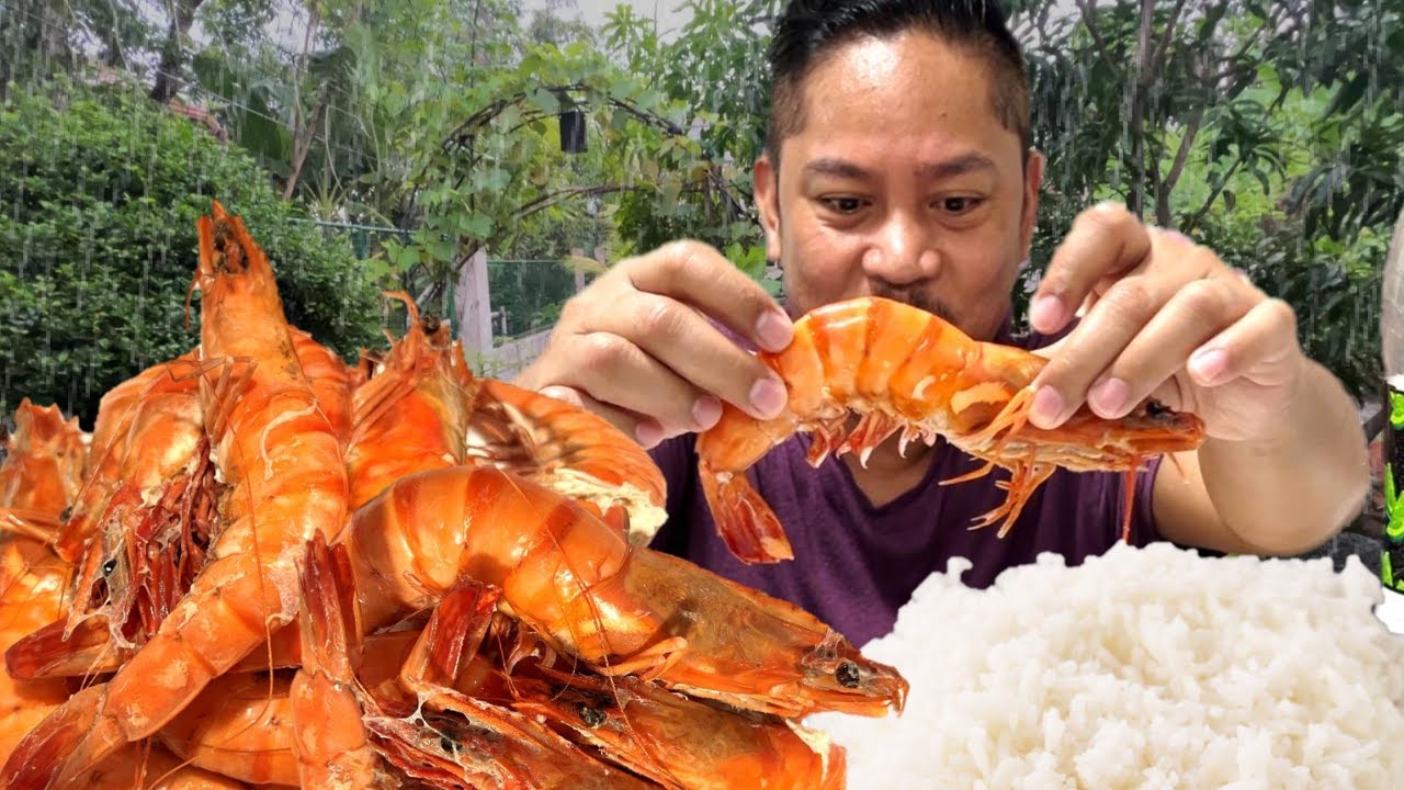 JUMBO SUGPO!!! HALABOS!!! HABANG UMUULAN!!! GIANT PRAWNS!  Filipino Food. Mukbang. Philippines.