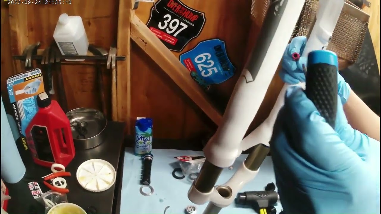 Rebuilding a 2010 Rockshox SID RACE 26