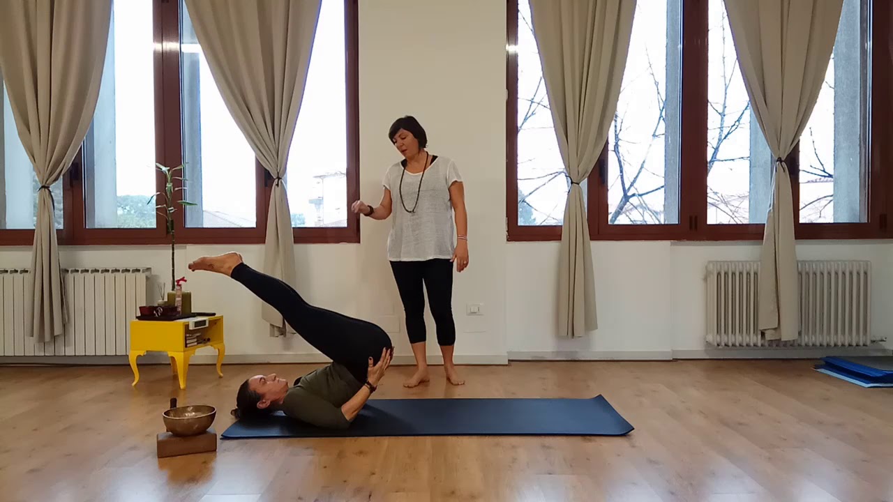Saluto alla Luna Chandra Namaskar | Sequenza Yoga per elemento Acqua | MappaMundi Yoga