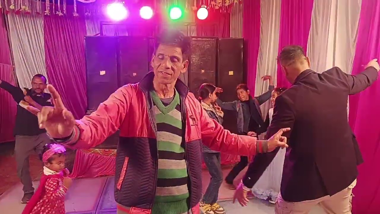 गिरीश लोहिया के द्वारा बहुत खूबसूरतडांस