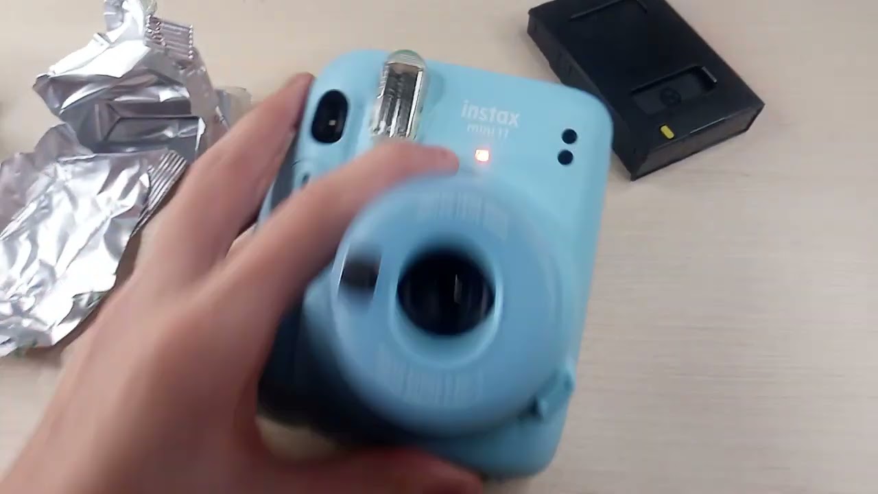 aparat instax mini 11 jak włożyć film do aparatu instax