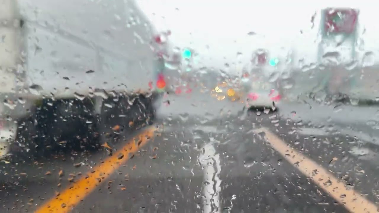 Listen calmly to the sounds of Japanese traffic. 