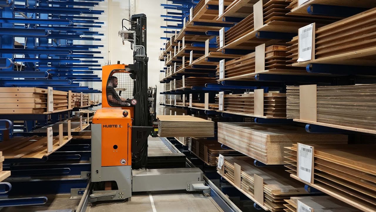 Mehrwegestapler f&uuml;r die Produktions- und Versandlogistik bei Koch T&uuml;ren | HUBTEX