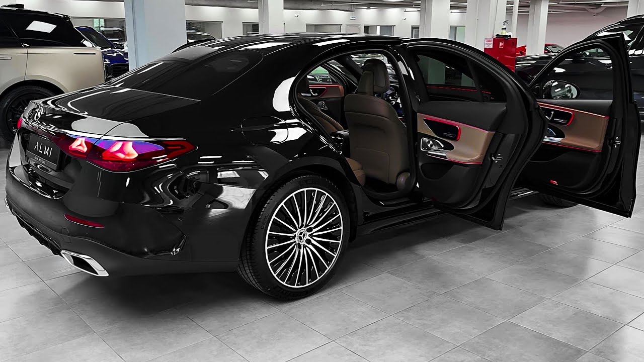Mercedes E-Class (2025) — высокотехнологичный седан премиум-класса!