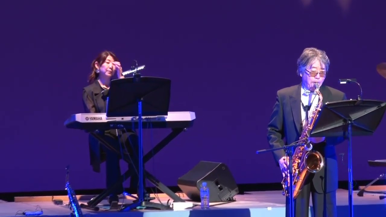 夜霧よ今夜も有難う＜LIVE映像＞/岡田卓也 （サックス演奏）＆SUS4（バンド演奏）