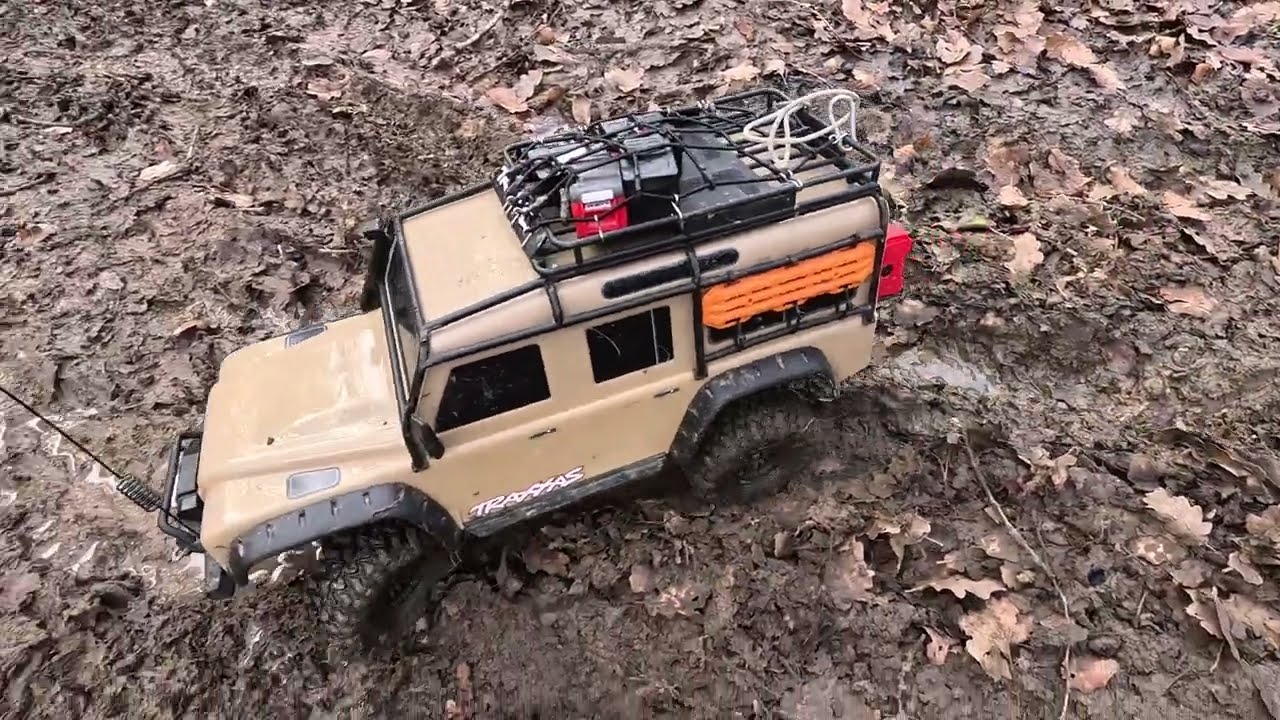 Very slippery and rocky ￼woods with the Traxxas TRX4 Land Rover defender 1/10 scale ￼