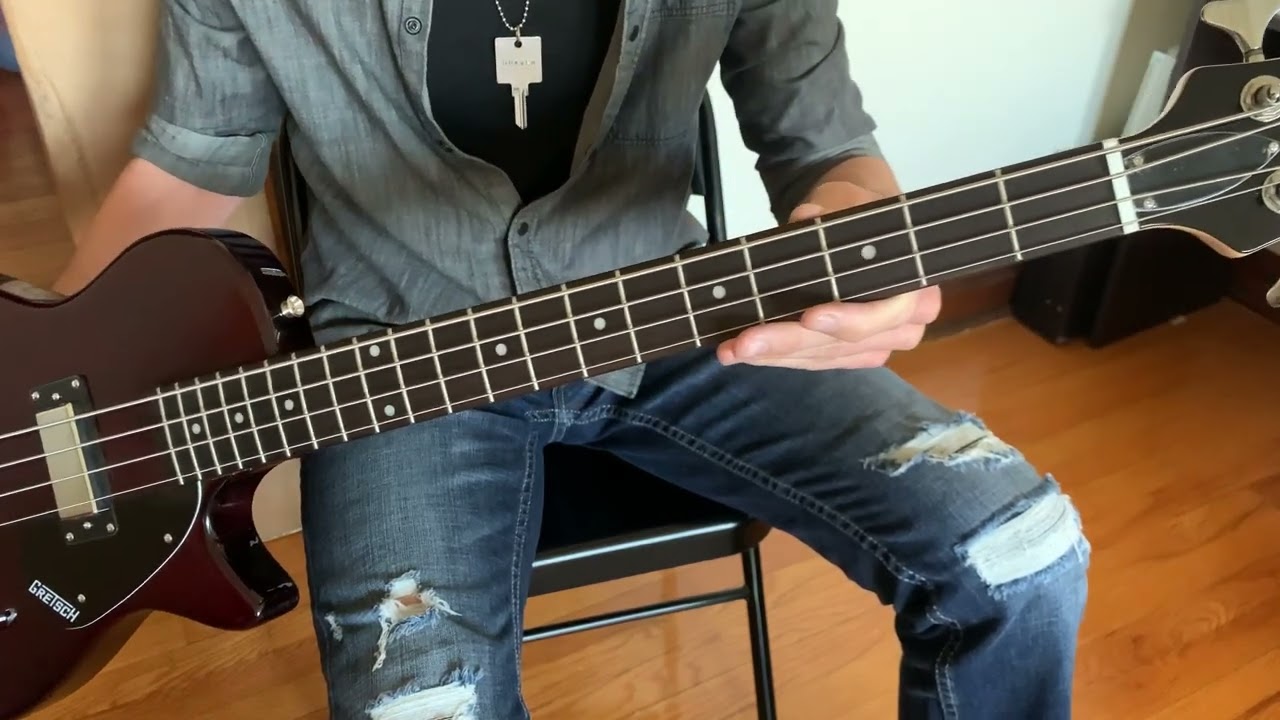 BASS REVEAL - Gretsch G2220 Junior Jet II Short-Scale Bass in Walnut Stain [Unboxing Video]