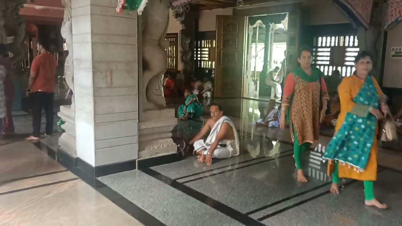 ಉಪನಿಷತ್ತಿನ ಪಾರಾಯಣ ವಿದ್ಯಾರ್ಥಿಗಳಿಂದ ಸೋಂದಾ ಸ್ವರ್ಣವಲ್ಲಿ ಮಠದಲ್ಲಿ. Upanishat by Students@ Swarnavalli Mutt