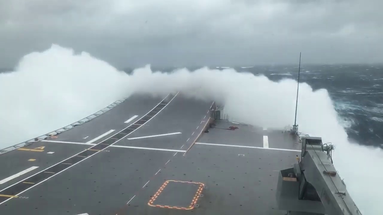 HMAS Canberra LHD Big Waves