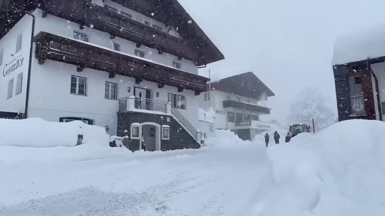 Heftiger Schnee in Tirol