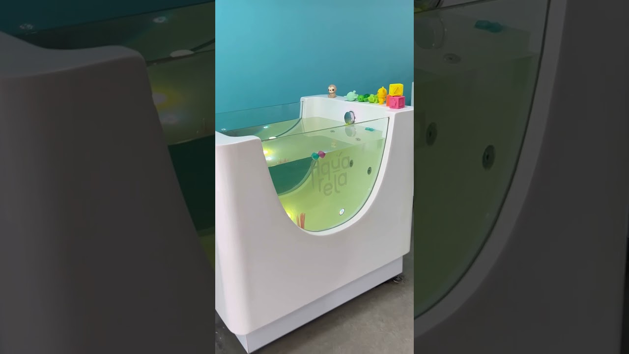 Nuestro hijo nada en una piscina para beb&eacute;s 😍💦