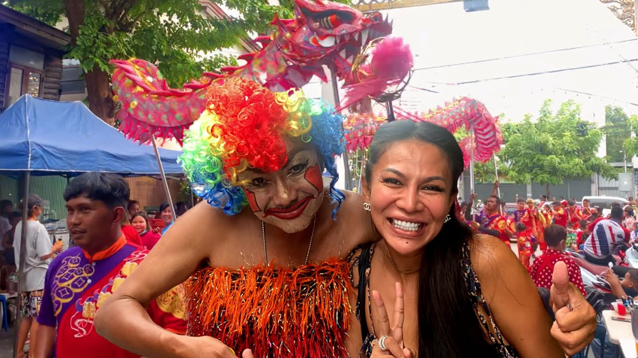Des dragons à Bangkok!? (parade bouddhiste)