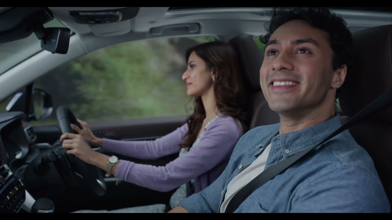 Exciting Hybrid Performance | Toyota Innova HyCross