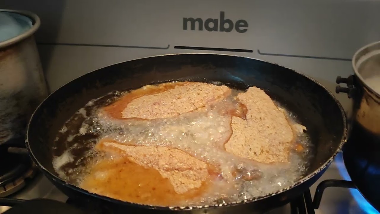 Cocinando filete empanizado 
