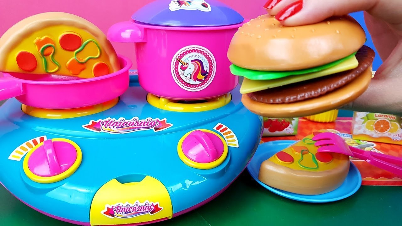 Tia Fla e Produ&ccedil;&atilde;o Preparam Lanches Deliciosos Na Cozinha Unic&oacute;rnio Toy Cake