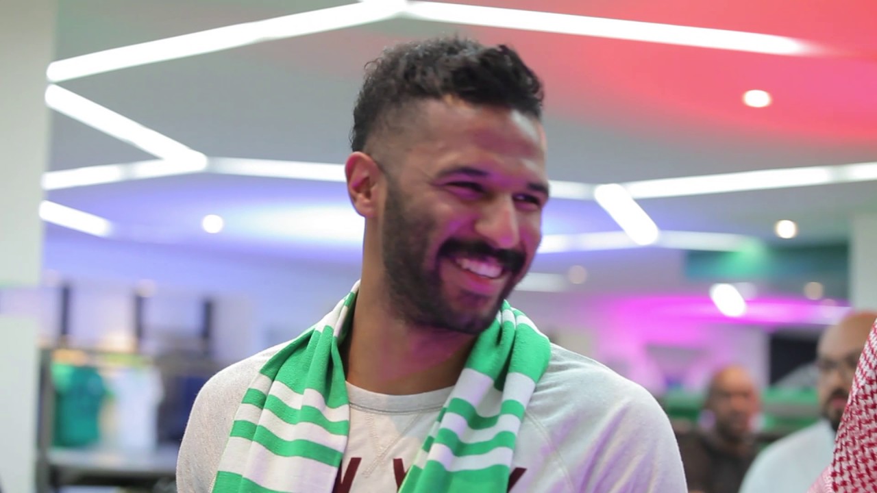 زيارة لاعب النادي الاهلي محمد العويس لمتجر الاهلي ولقاءه بالجماهير