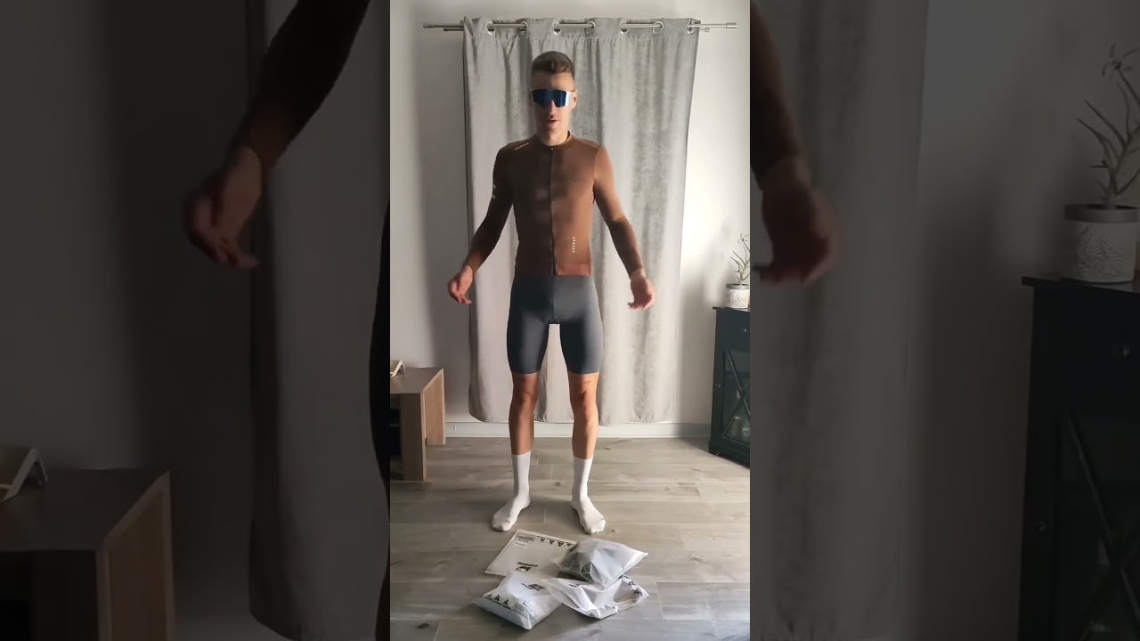 WHITE VIVIDNESS JERSEY and GRAY LIFTTINT 4.X BIB SHORTS SET 