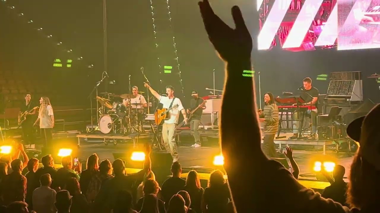 Glorious Day - Passion w/ Kristian Stanfill - Grace and Glory Tour