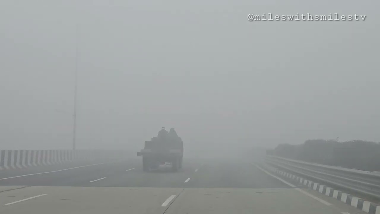 Driving in heavy Fog in India || Zero Visibility || Delhi Dehradun Expressway || Watch Till End