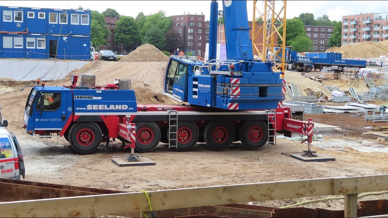 Soeren66 - LIEBHERR LTM 1095-5.1 von SEELAND bei der Montage eines POTAIN MDT 219
