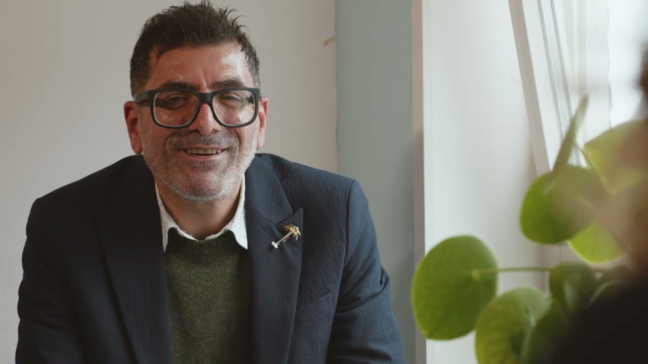 Cultural Mediator in the Picture: Hassanen Bridges Cultures