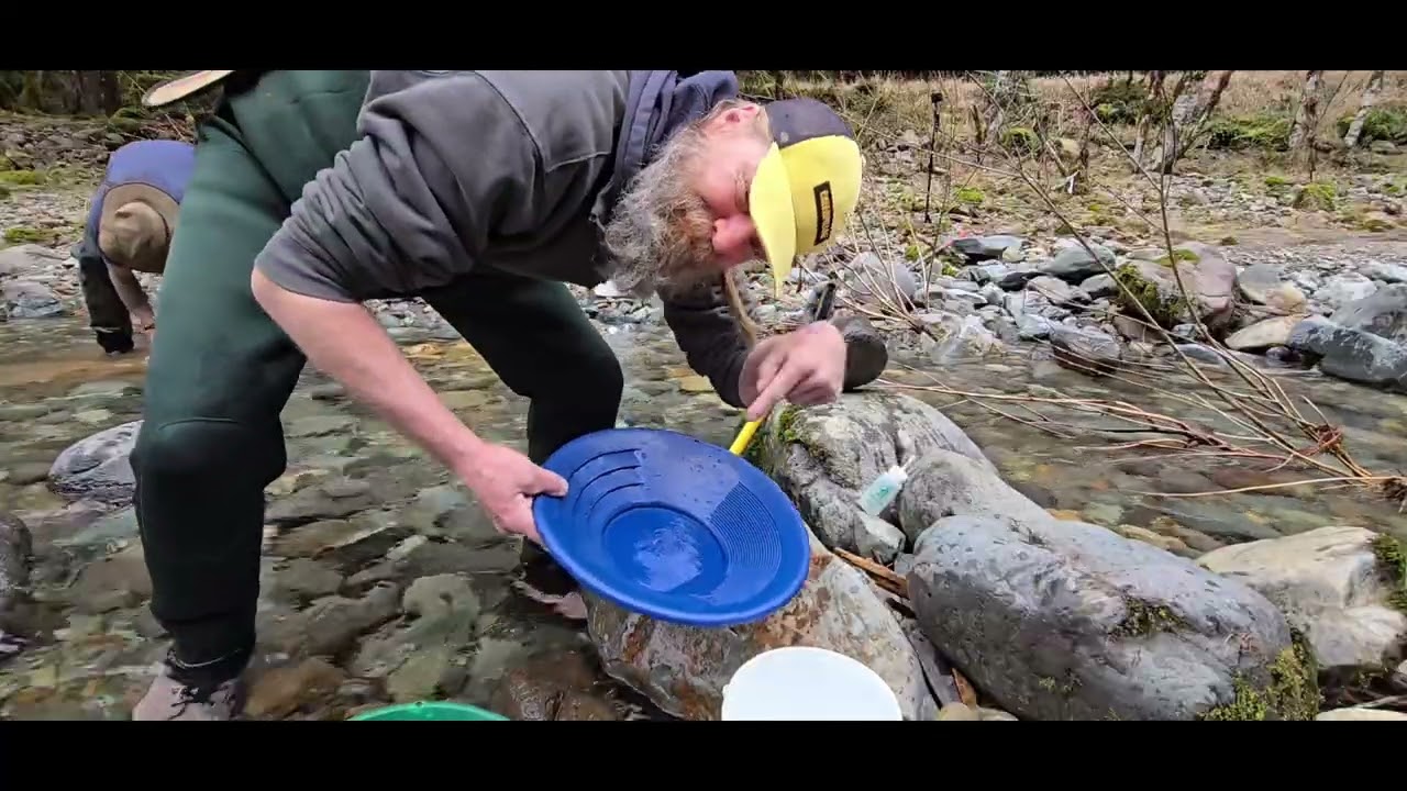 First wild gold adventure ever, with @hoborobprospecting and Mia dawg!!! #gold #pnw ##oregon 