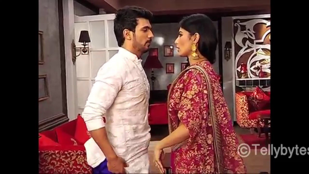 Dhoti romance in Naagin