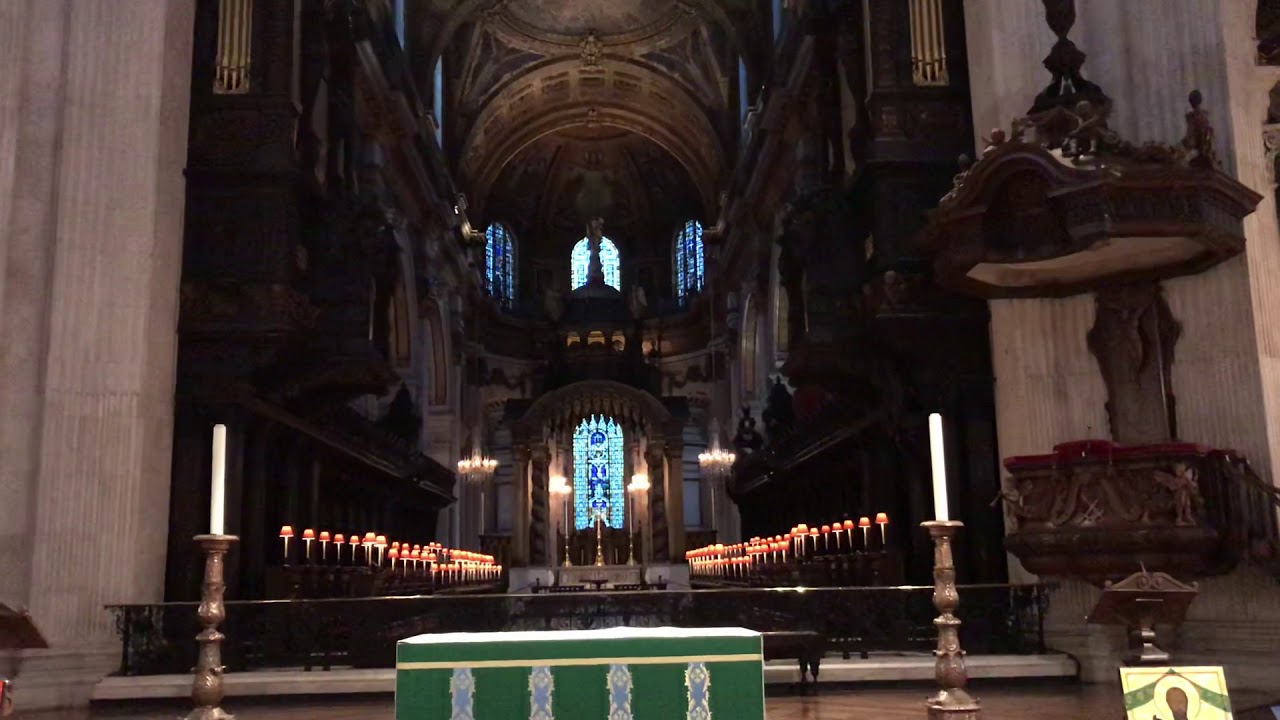 St Paul's Cathedral, listening to the echo