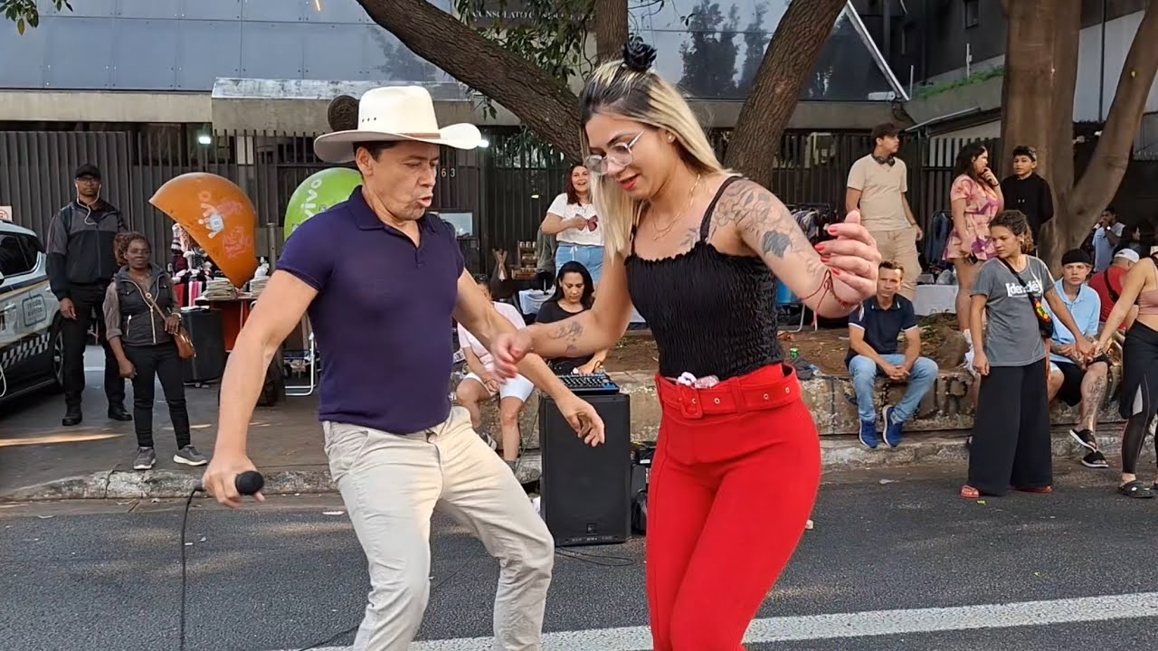 A LOIRINHA PERDEU A CABEÇA QUANDO O CANTOR ANDRÉ LUIZ CHAMOU ELA PRA DANÇAR FORRÓ 
