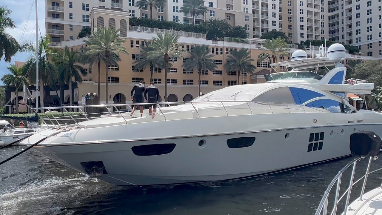 Azimut 103S Scarlet