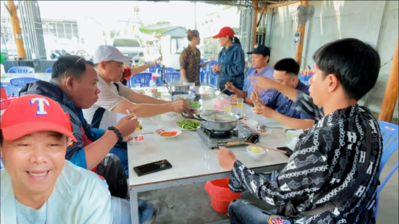 10/3 Quá vui 8 AE YT yêu quý Hồng Loan đừng Chân ăn cơm trưa cần Thơ,ủng hộ Ái Nữ Cố NSVL K Giang