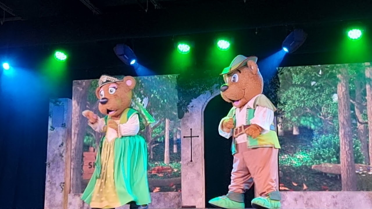 Billy and Bonnie Bear Robin Hood #butlinsminehead #butlins #billybear
