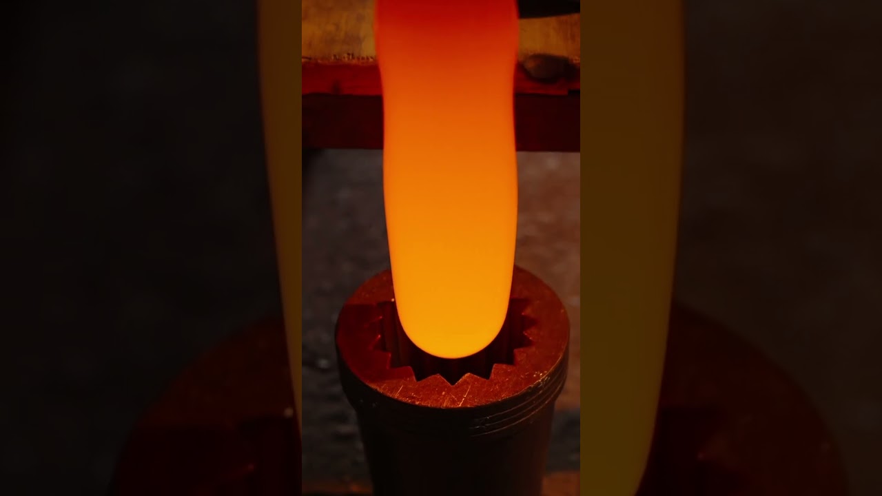 Handcrafted Murano Glass Vases: The Art of Venetian Glassmaking Revealed!