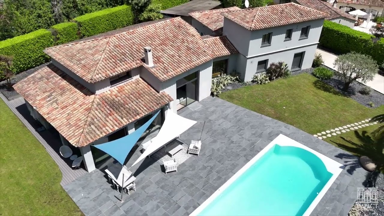 MOUGINS - VILLA MODERNE A VENDRE