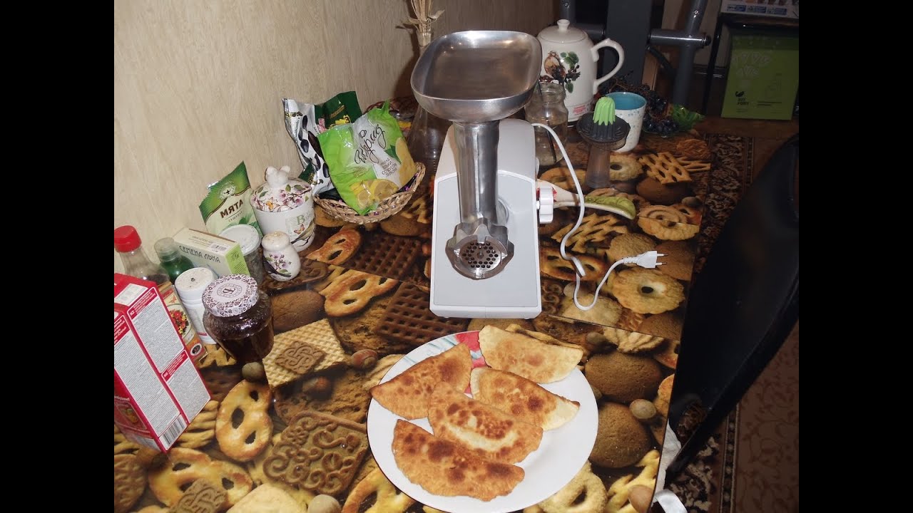 Краткий обзор мясорубки Panasonic MK-MG 1300. Пробуем готовить фарш и печь чебуреки.
