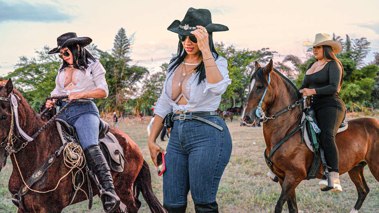 The Most Unbelievable Women in the Horse Riding Show at COLOMBIA 😍