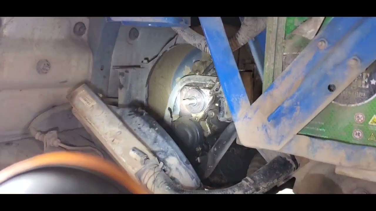 #QUTE BAJAJ se daño el valero de el eje de el ventilador