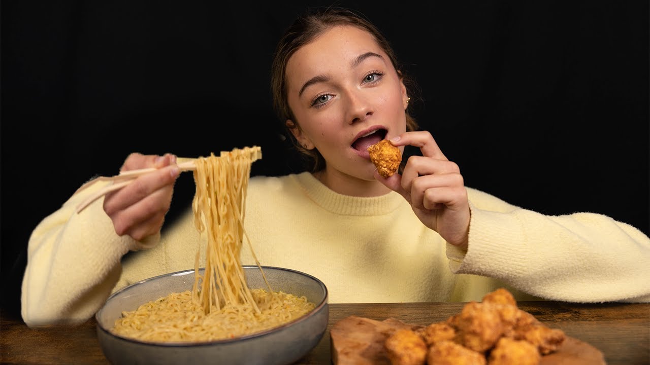 ASMR MUKBANG - Chicken nuggets & Noodles! (+ русские субтитры)