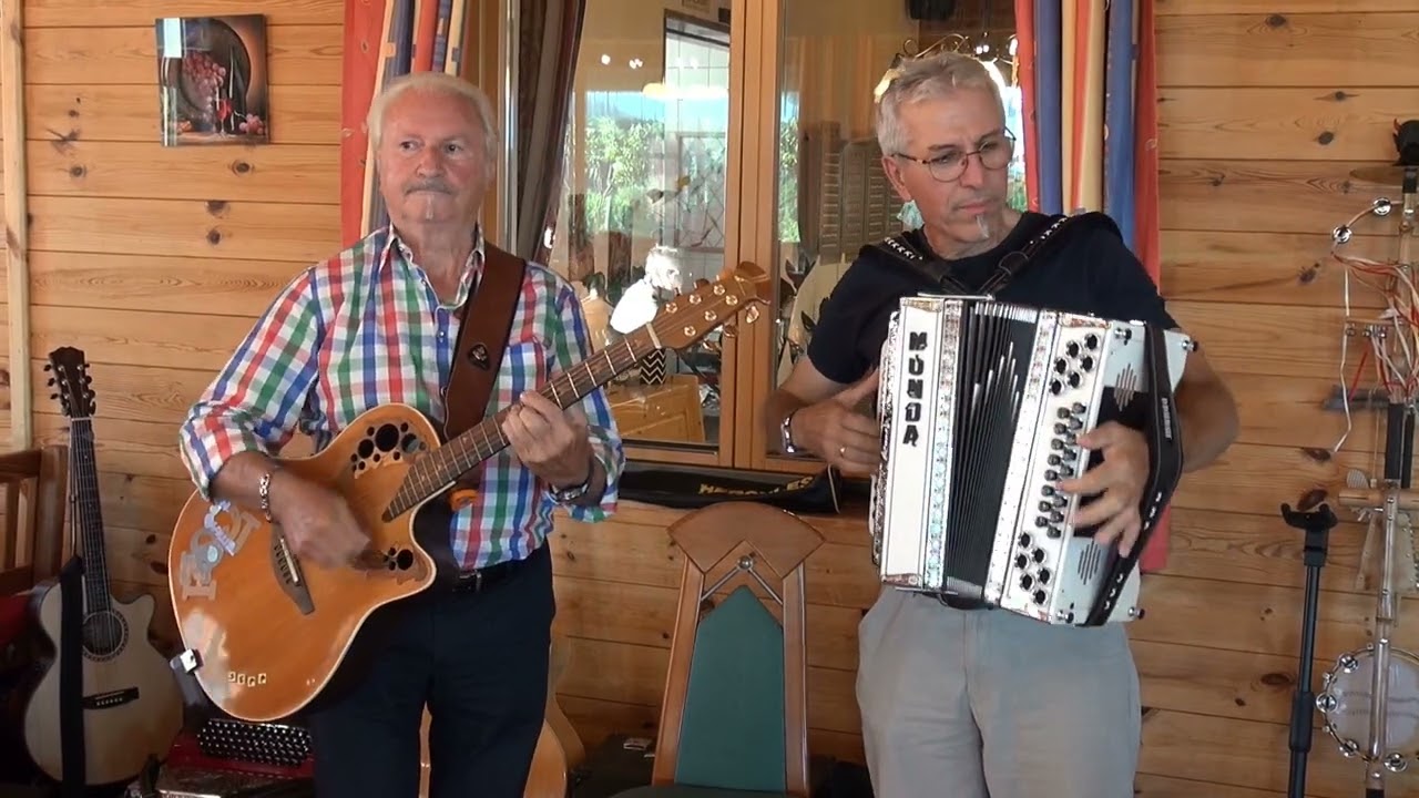 Sänger  u.  Musikatenstammtisch  beim  Buschenschank  Friedl  ----  8.8.2025  ----  1. Teil.