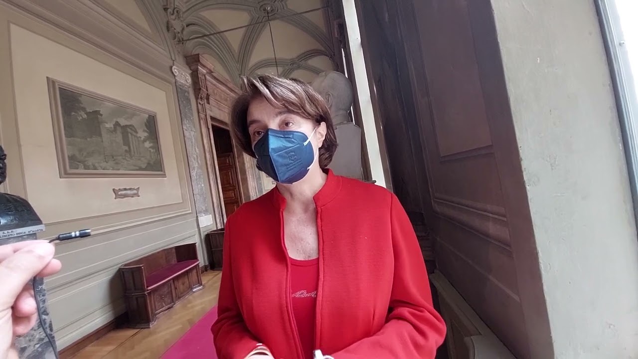 Il dibattito sulla mascherina al chiuso: intervista ad Annamaria Parente