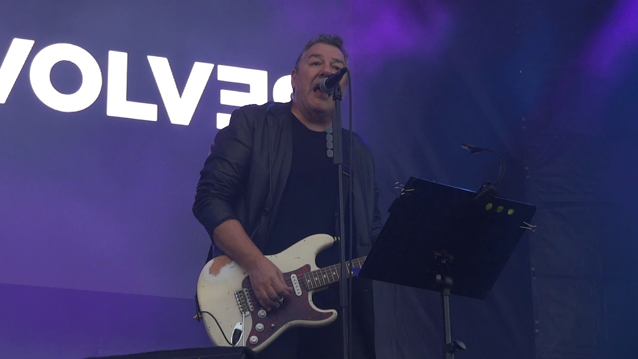 REVÓLVEЯ (CARLOS GOÑI): 