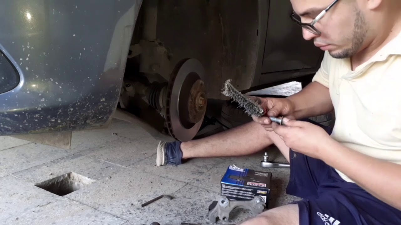 Cambio de pastillas y rectificado de discos de freno Renault Logan.