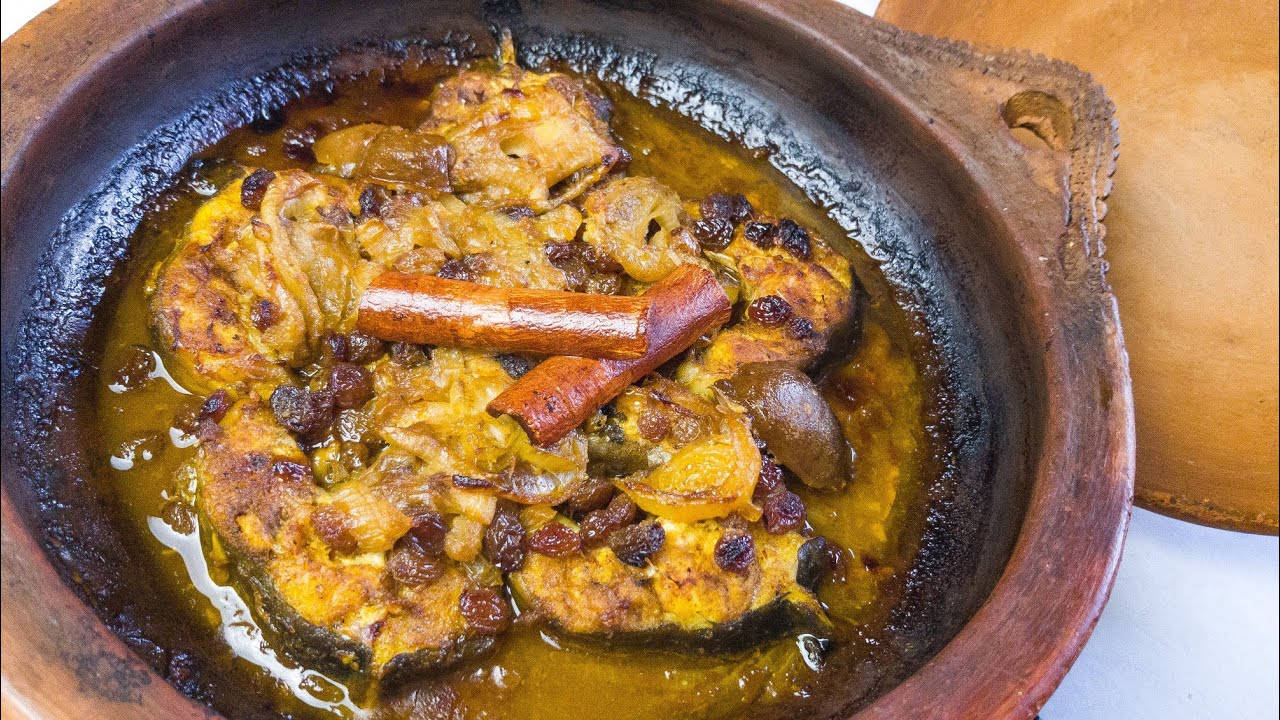 Tajin Farkh - طاجين هاءل بسمك الفرخ والبصلة والزبيب 😍👌