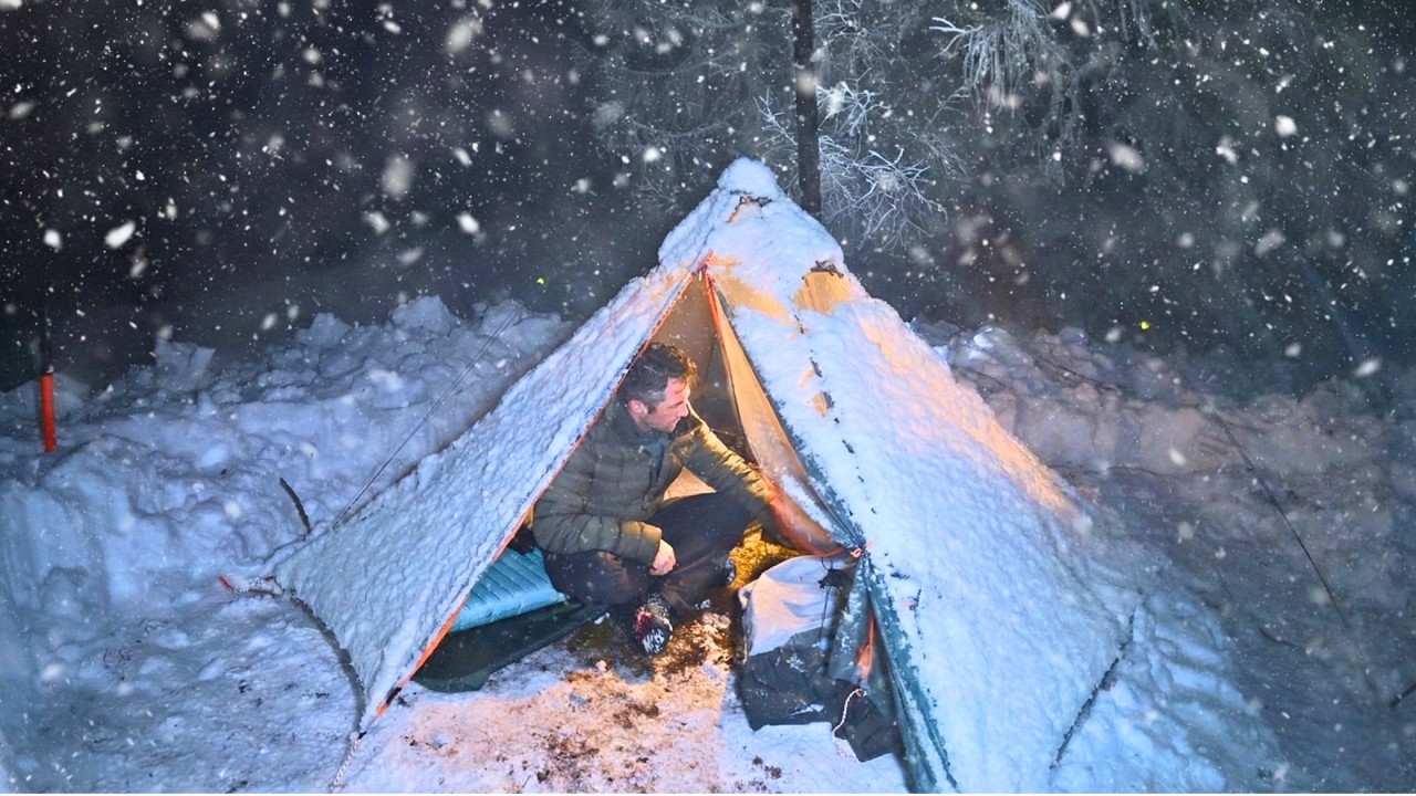 Eingeschneit im Mini Hot Tent