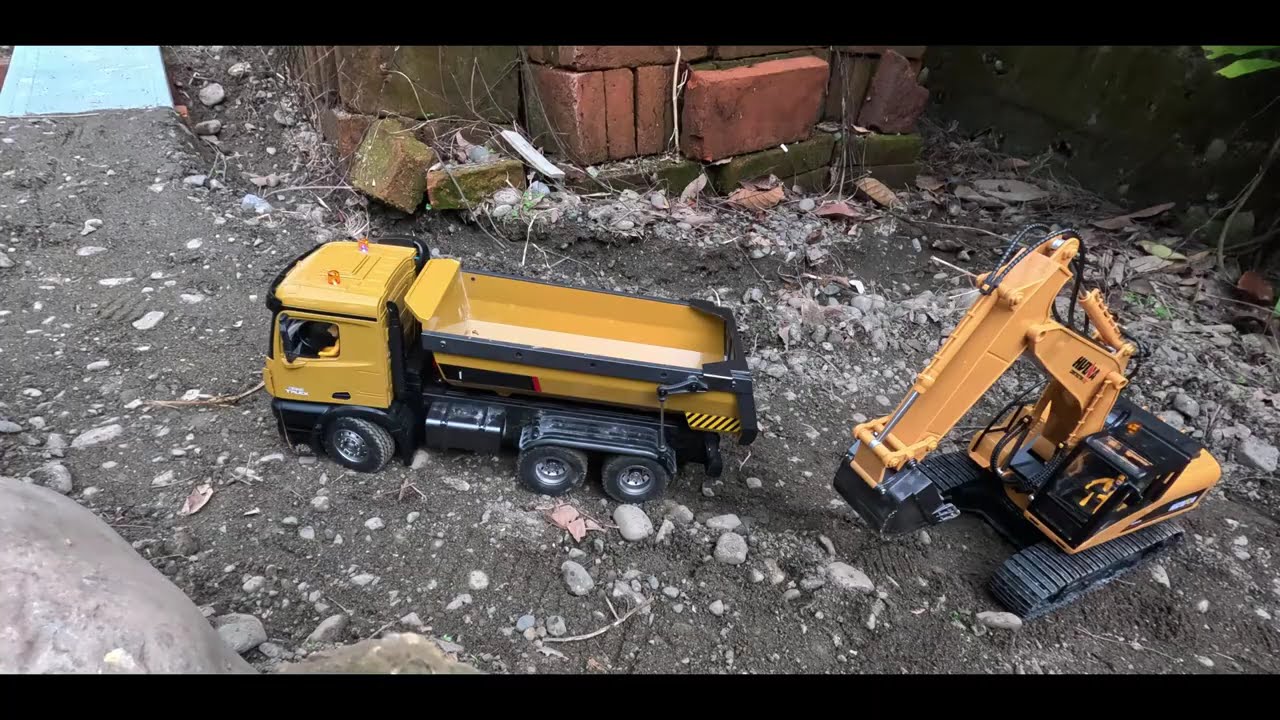 RC trucks building roads 4k parte:1