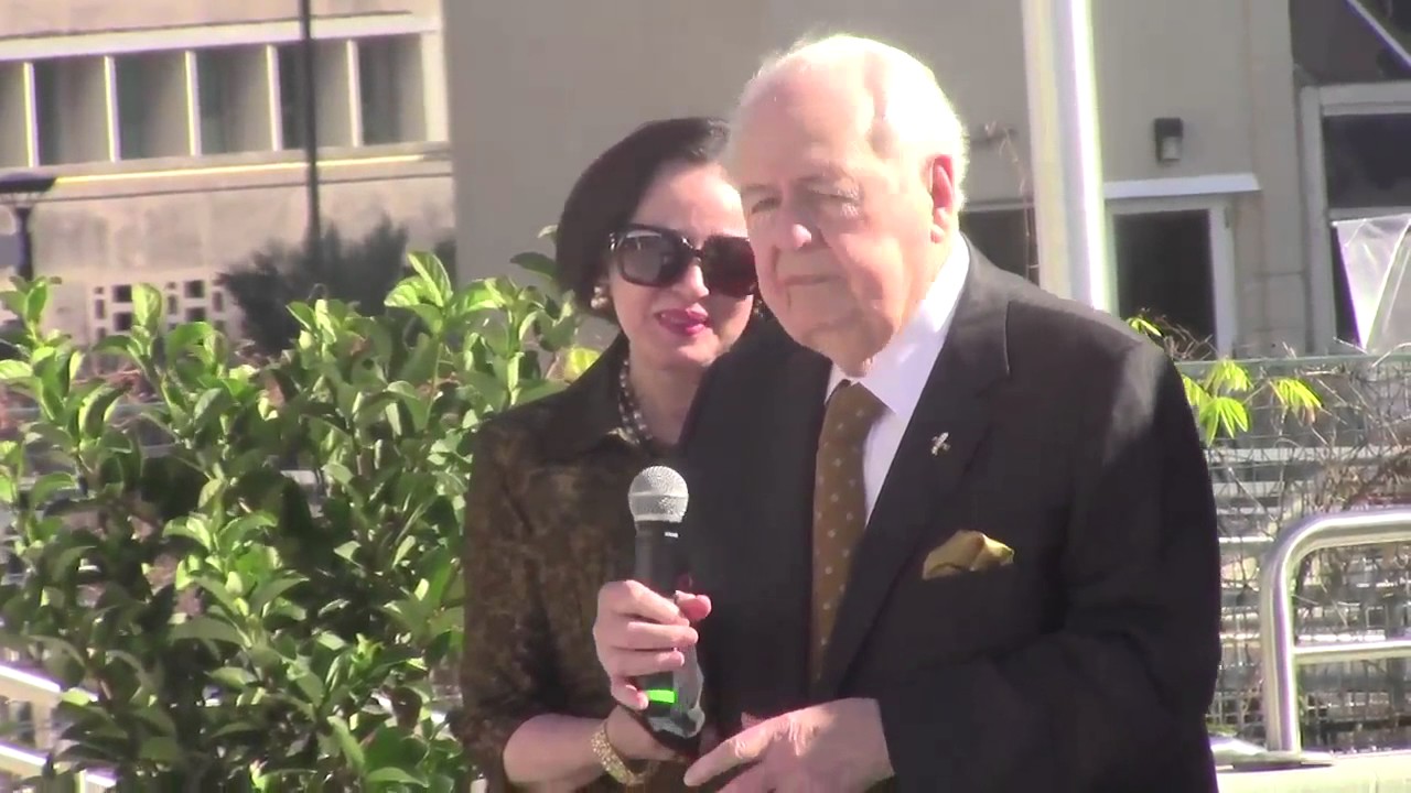Saints, Tom Benson unveil 50-year season ticket holder tribute